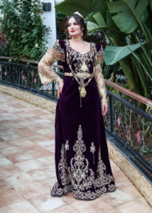 Karakou Long Violet en Velours à Manches Dentelle